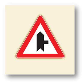 trafik tehlike uyarı işaretleri ana yol tali yol kavşağı