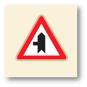 trafik tehlike uyarı işaretleri ana yol tali yol kavşağı